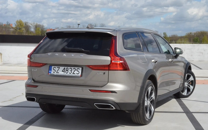 Volvo V60 Cross Country cena 135900 przebieg: 175000, rok produkcji 2021 z Zabrze małe 781